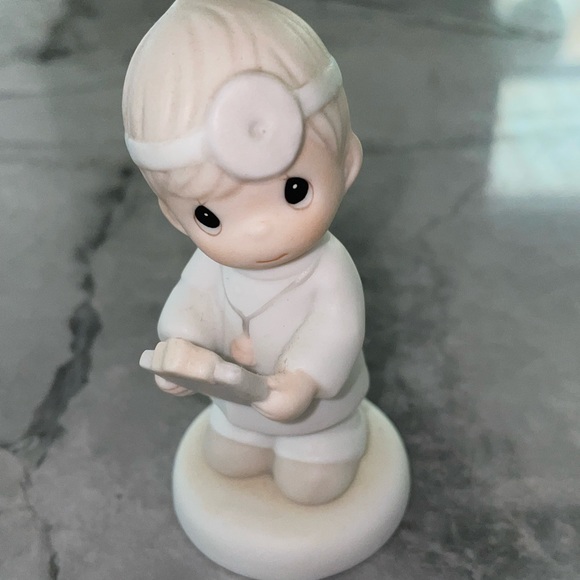 Precious Moments Mini Healthcare Hero - Picture 11 of 11